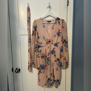 Short floral dress with long sleeves (Express)